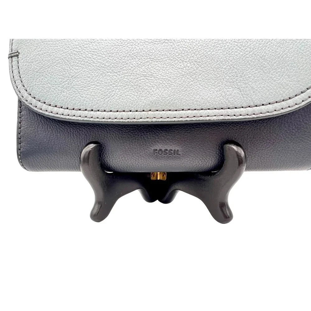 Fossil Cleo Leather Clutch Wallet Light Blue & Navy Leather Two-Tone - Picture 3 of 9